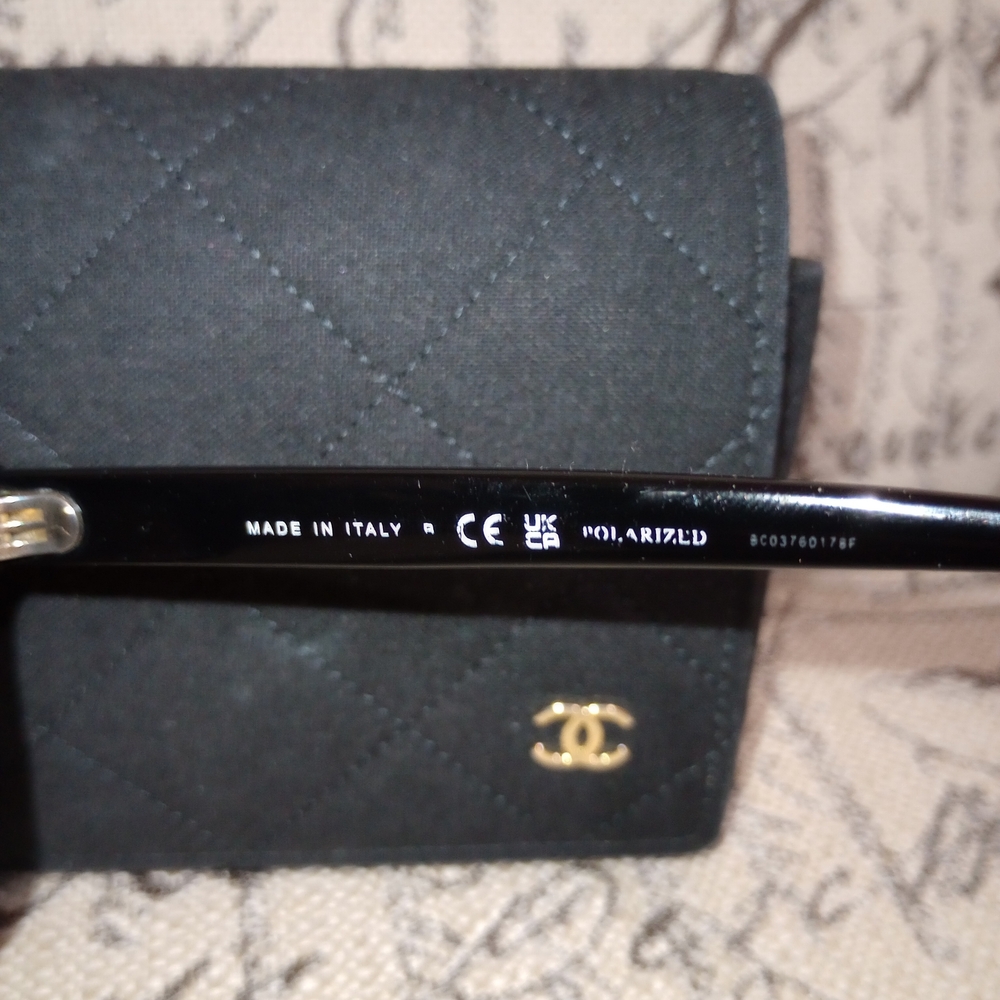 CHANEL Black Sunglasses with Quilted Case - Picture 5 of 8